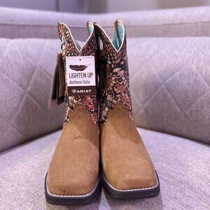 New with tags Ariat cowgirl boots